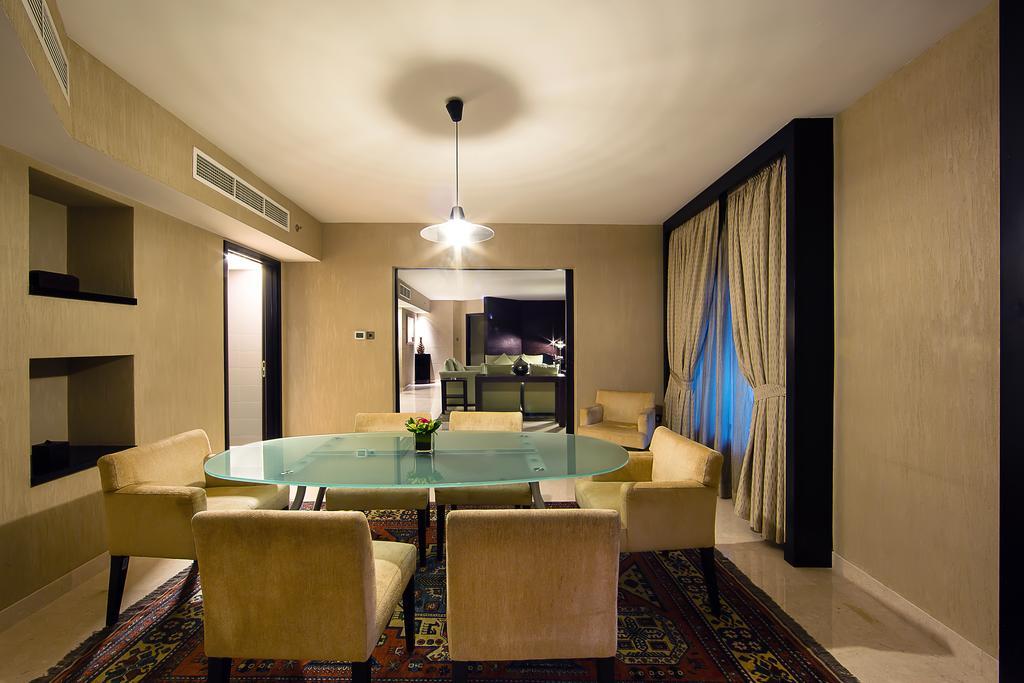 Отель Ramada Plaza By Wyndham Deira