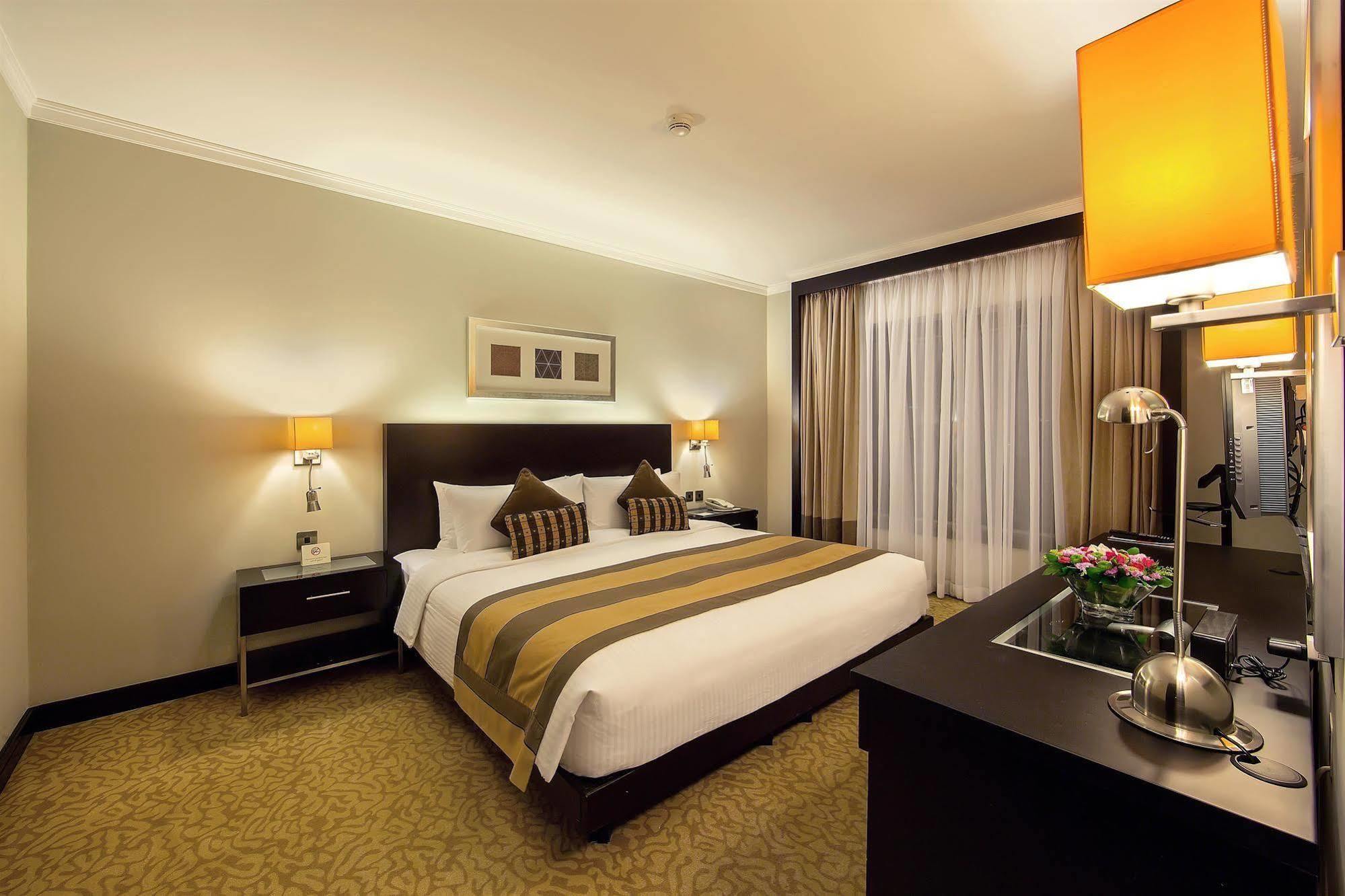 Отель Ramada Plaza By Wyndham Deira 4*